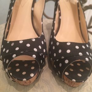Guess navy/white Polkadot heels